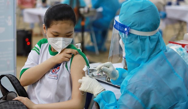 Nécessité d’avoir bientôt des plans de vaccination contre le COVID-19 pour les élèves